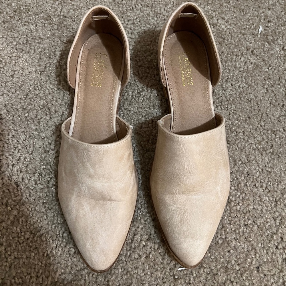 Catherine Malandrino two piece pointed toe D’orsay Flats sand Size 8